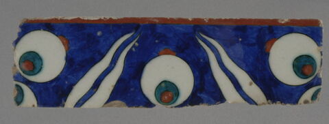 Fragment de carreau de revêtement à décor cintamani, image 1/1