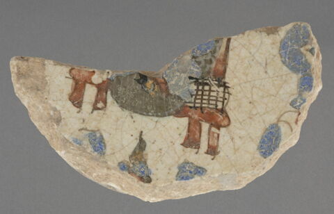 Fragment de fond de coupe sur base annulaire, image 1/1