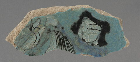 Fragment de fond de coupe sur haute base annulaire moulurée, image 1/1