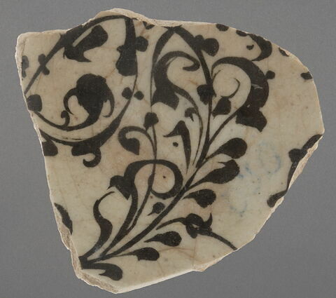 Fond de coupe à décor de tiges souples, image 1/1