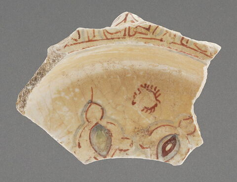 Plat tripode fragmentaire, image 2/2