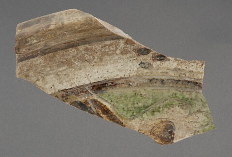 Fragment de bord d'une grande coupe, image 1/1