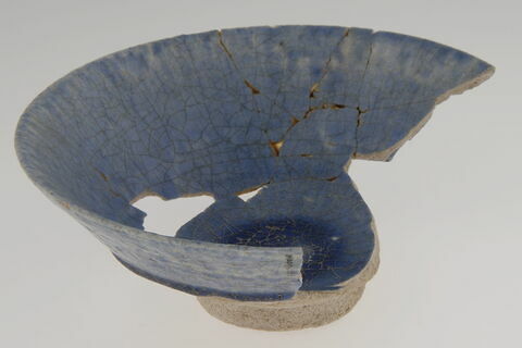 Coupe tronconique légèrement carénée sur base annulaire, image 1/1