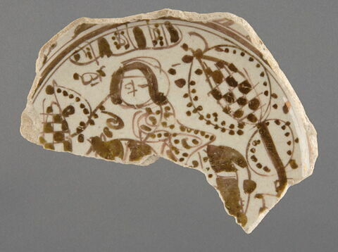 Fond de coupe sur base annulaire à décor de cavalier, image 1/1