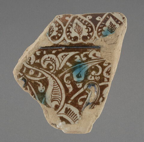 Fragment d'élément de revêtement (corniche), image 1/1