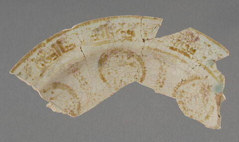 Fragment d'assiette à aile droite, image 1/1