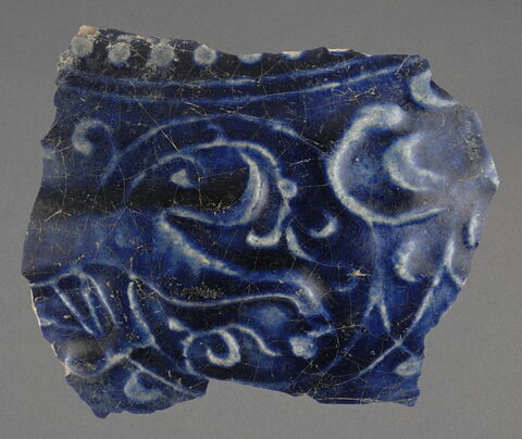 Fragment de panse de vase à décor d'animaux passant, image 1/1