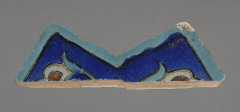 Carreau en forme de noeud papillon au décor bleu et blanc, image 1/1