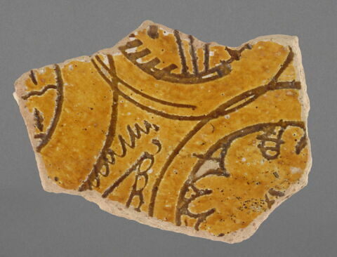 Fond de plat ou de coupe à décor de cercles sécaut, image 1/1