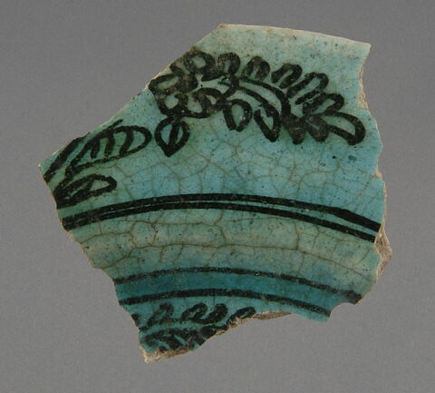 Fragment d'un bord d'assiette (?), image 1/1