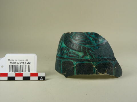 Fragment d'une vaiselle fermée., image 2/3