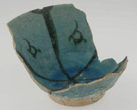 Coupe tronconique à décor rayonnant sur base annulaire, image 1/1