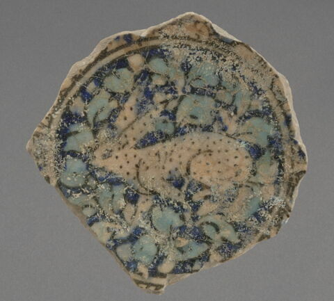 Fond de coupe au lièvre assis, image 1/1