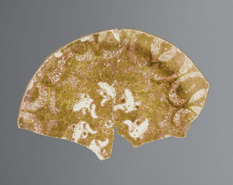 Fragment d'un plat sur base annulaire, image 2/3