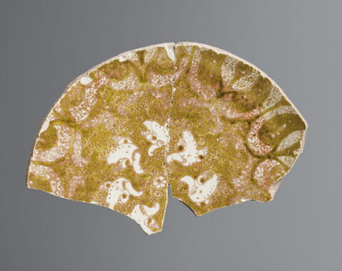 Fragment d'un plat sur base annulaire, image 3/3