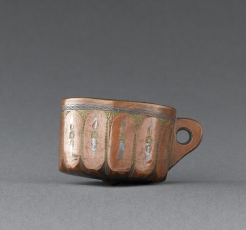 Tasse en forme de bonnet de derviche, image 1/8