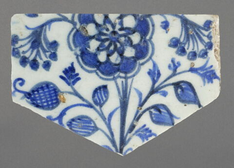 Carreau hexagonal à décor floral, image 1/3