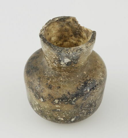 Minuscule vase globulaire, image 1/1