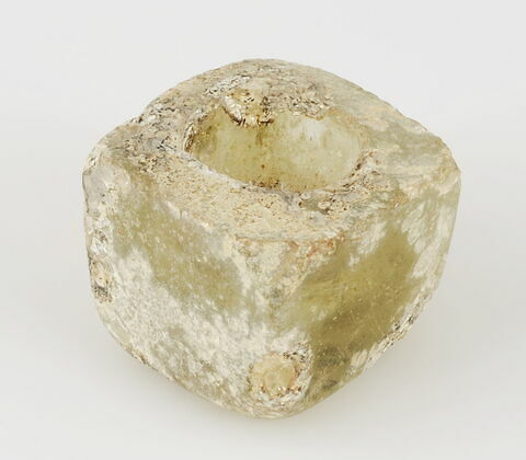 Fragment de flacon quadrangulaire (?), image 1/1