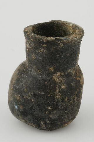 Minuscule vase irrégulier, image 1/1