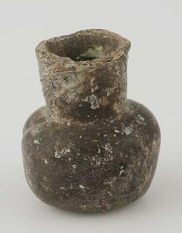 Petit vase bulbeux à large col cylindrique, image 1/1