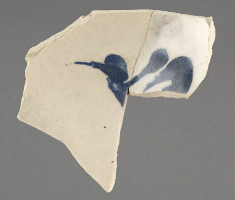 Tesson en deux fragments recollés (fond), image 1/1