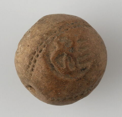 Perle globulaire perforée avec inscriptions, image 1/1