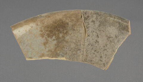 Tesson en deux fragments recollés, image 1/1