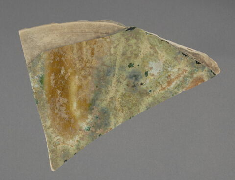 Fragment du fond d'une coupe ou d'un plat, image 1/1