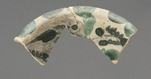 Bord de coupe constitué de cinq fragments recollés, image 1/1