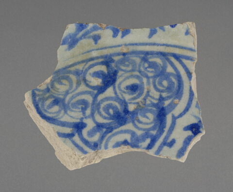 Tesson à décor bleu et blanc, image 1/1