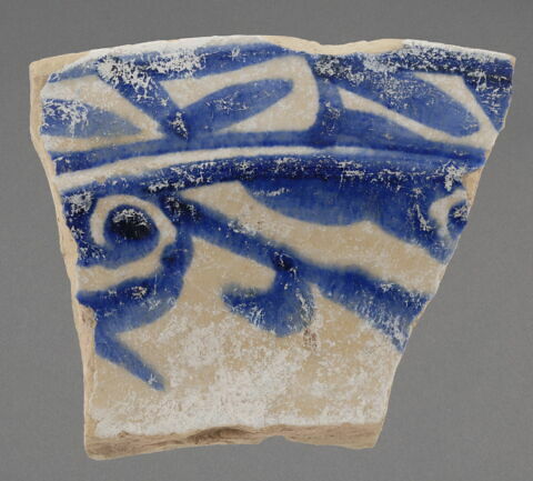Fragment de bord à décor bleu et blanc, image 1/1