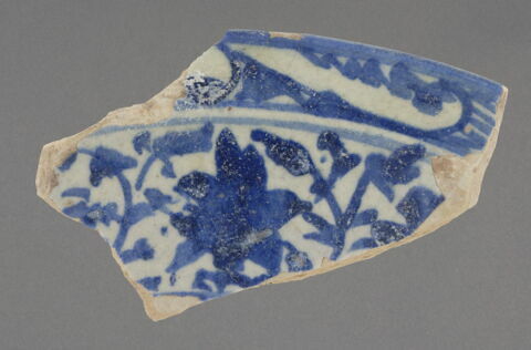Fragment à décor bleu et blanc, image 1/1
