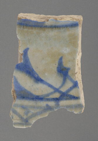 Fragment de bord à décor bleu et blanc, image 1/1