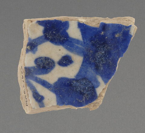 Fragment à décor bleu et blanc, image 1/1