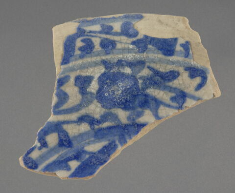 Fragment de bord à décor bleu et blanc, image 1/1