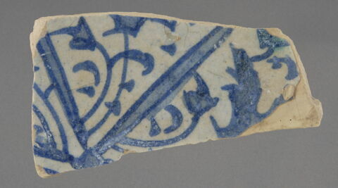 Fragment à décor bleu et blanc, image 1/1