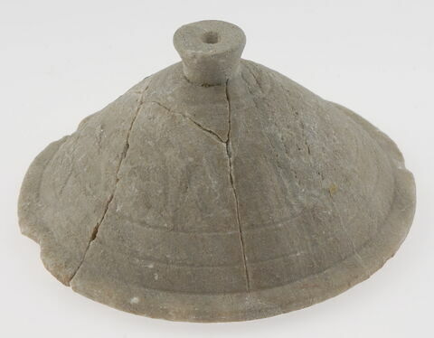 Couvercle de forme conique, image 1/1