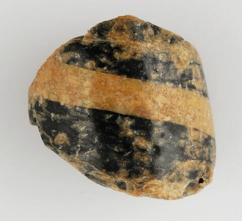 Fragment de perle perforée, image 1/1