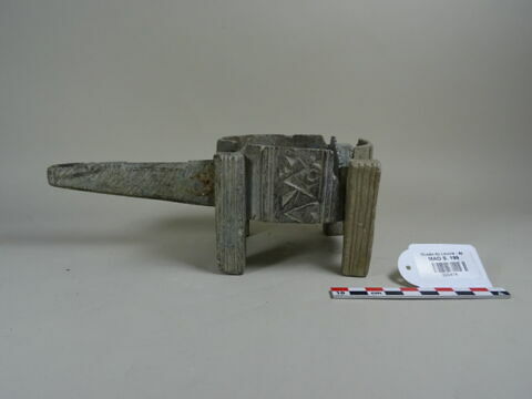 Lampe à quatre pieds et manche, image 1/2