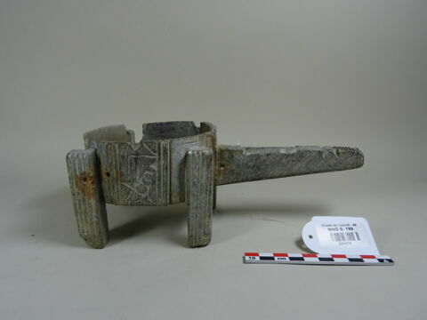 Lampe à quatre pieds et manche, image 2/2