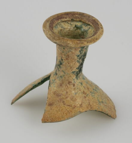 Huit fragments d'une bouteille à panse sphérique, image 1/1