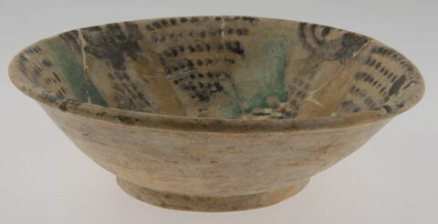 Coupe à décor rayonnant et pointillés, image 1/2