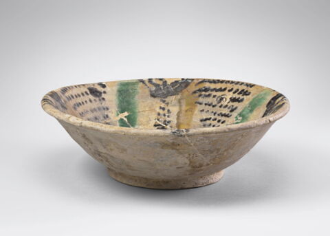 Coupe à décor rayonnant et pointillés, image 3/5
