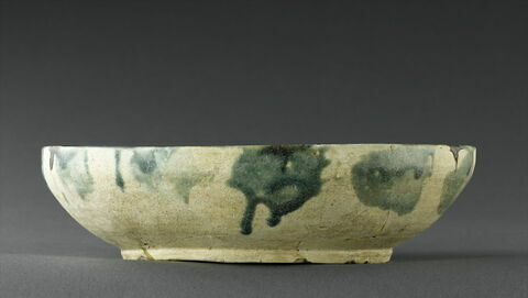 Coupe à décor de taches et de coulures, image 2/4