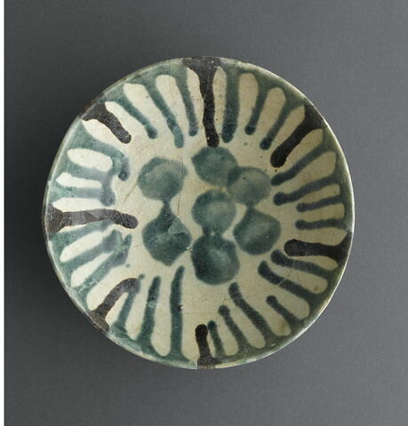Coupe à décor de taches et de coulures, image 3/4