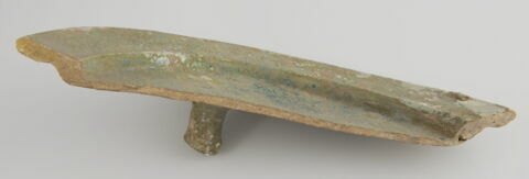 Fragment d'un grand plat sur pied, image 1/1