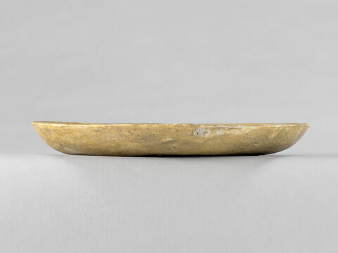 Coupe circulaire à petit bord relevé, image 3/6