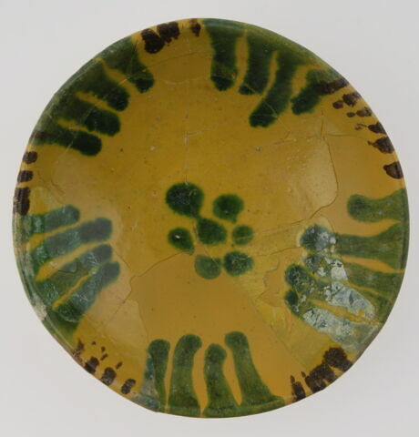 Petite coupe à fond jaune, image 1/2