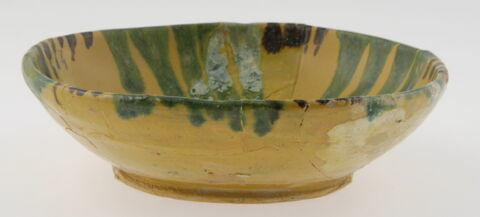 Petite coupe à fond jaune, image 2/2